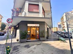 Negozio/Locale commerciale in Commerciale