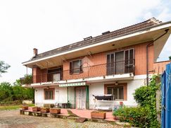 Casa Bi/Trifamiliare in Residenziale