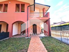 Casa Bi/Trifamiliare in Residenziale