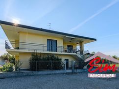 Casa Bi/Trifamiliare in Residenziale