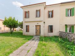 Casa Bi/Trifamiliare in Residenziale