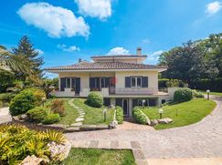 Casa Bi/Trifamiliare in Residenziale
