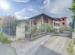 Casa Bi/Trifamiliare in Residenziale