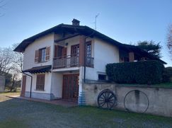 Casa Bi/Trifamiliare in Residenziale