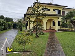 Casa Bi/Trifamiliare in Residenziale