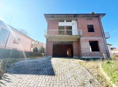 Casa Bi/Trifamiliare in Residenziale