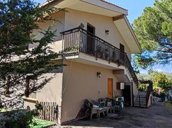 Casa Bi/Trifamiliare in Residenziale