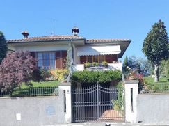 Casa Bi/Trifamiliare in Residenziale