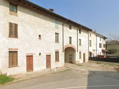 Casa Bi/Trifamiliare in Residenziale