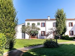 Casa Bi/Trifamiliare in Residenziale
