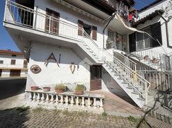 Casa Bi/Trifamiliare in Residenziale