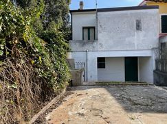 Casa Bi/Trifamiliare in Residenziale