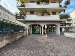 Negozio/Locale commerciale in Commerciale