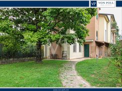 Casa Bi/Trifamiliare in Residenziale