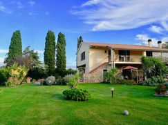 Casa Bi/Trifamiliare in Residenziale