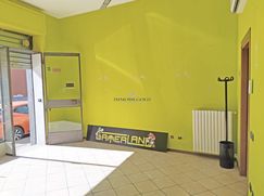 Negozio/Locale commerciale in Commerciale