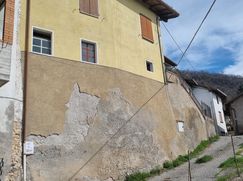 Casa Bi/Trifamiliare in Residenziale