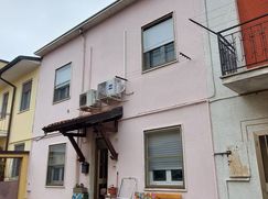 Casa Bi/Trifamiliare in Residenziale