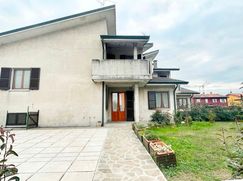 Casa Bi/Trifamiliare in Residenziale