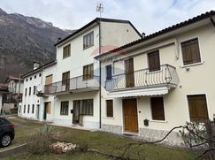 Casa Bi/Trifamiliare in Residenziale