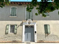Casa Bi/Trifamiliare in Residenziale