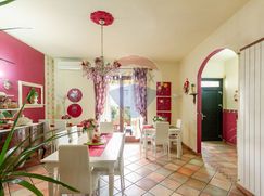 Casa Bi/Trifamiliare in Residenziale