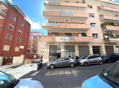 Negozio/Locale commerciale in Commerciale
