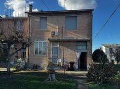 Casa Bi/Trifamiliare in Residenziale