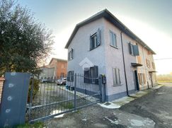 Casa Bi/Trifamiliare in Residenziale
