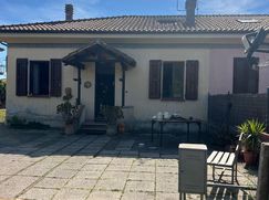 Casa Bi/Trifamiliare in Residenziale