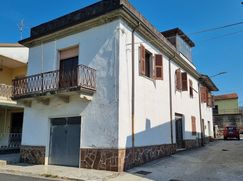 Casa Bi/Trifamiliare in Residenziale