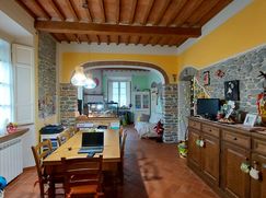 Casa Bi/Trifamiliare in Residenziale