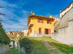 Casa Bi/Trifamiliare in Residenziale