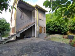 Casa Bi/Trifamiliare in Residenziale