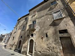 Casa Bi/Trifamiliare in Residenziale