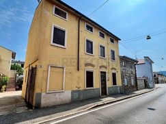 Casa Bi/Trifamiliare in Residenziale
