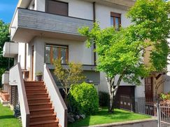 Casa Bi/Trifamiliare in Residenziale