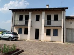 Casa Bi/Trifamiliare in Residenziale
