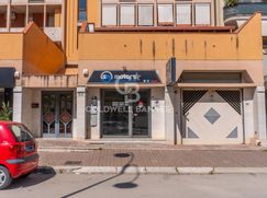 Negozio/Locale commerciale in Commerciale
