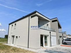 Casa Bi/Trifamiliare in Residenziale