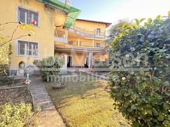 Casa Bi/Trifamiliare in Residenziale