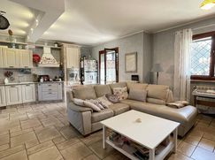 Casa Bi/Trifamiliare in Residenziale