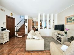 Casa Bi/Trifamiliare in Residenziale