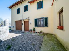 Casa Bi/Trifamiliare in Residenziale