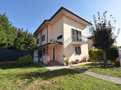 Casa Bi/Trifamiliare in Residenziale