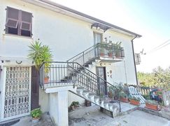Casa Bi/Trifamiliare in Residenziale