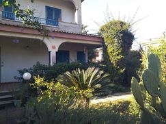 Casa Bi/Trifamiliare in Residenziale