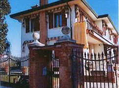 Casa Bi/Trifamiliare in Residenziale