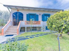 Casa Bi/Trifamiliare in Residenziale