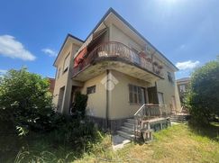 Casa Bi/Trifamiliare in Residenziale
